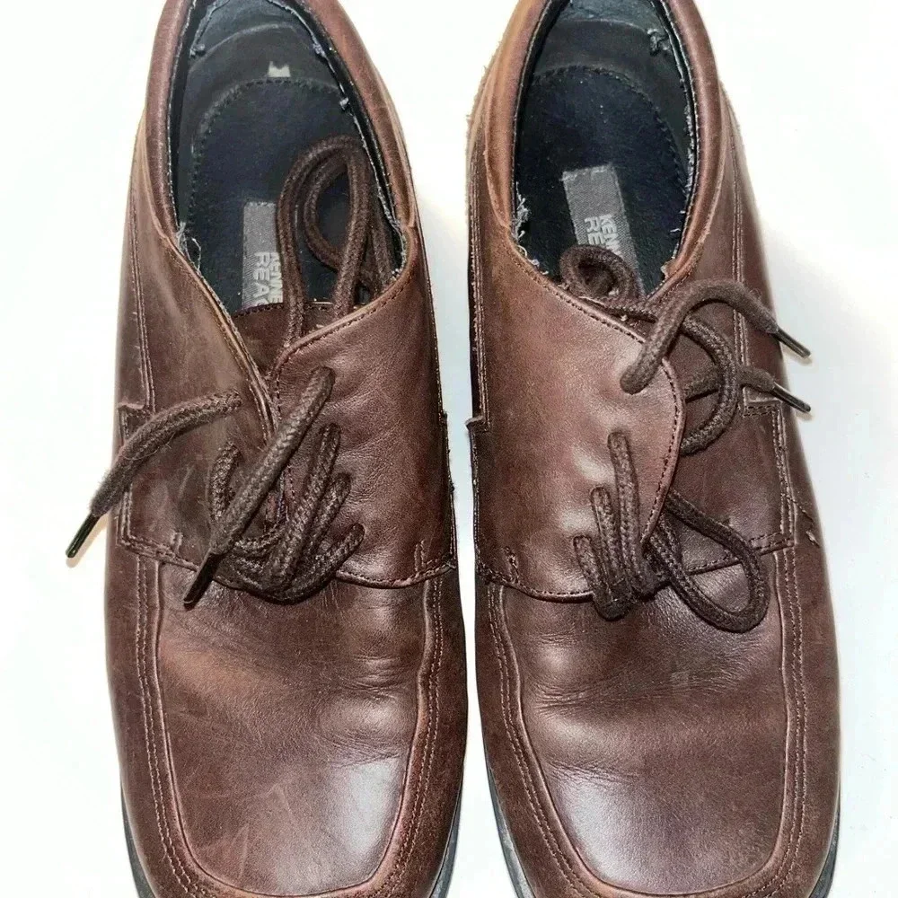 Boys size 2 leather shoes